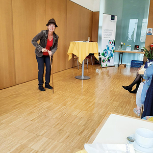 Kabarettistin Lydia Neunhäuserer sorgte mit ihrem Programm „Weiber´s Leid“ für beste Stimmung.