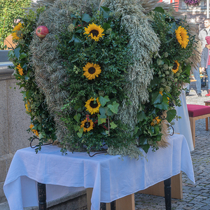 Erntedank Feier in der Pfarre Kirchdorf/Krems mit Pfarrer P. Severin Kranabitl am KirchenplatzFoto: Jack Haijes 