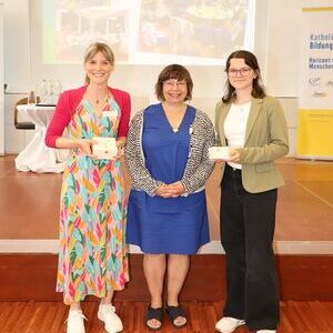 Sarah Moser, Helena Knittl-Frank (beide Bibliothek St. Marien) und Elke Groß-Miko (Bibliotheksfachstelle)