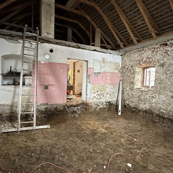 März - September 2025