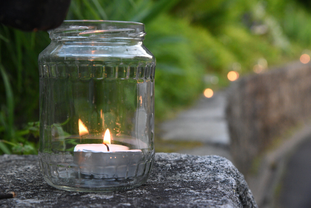 Kreuzweg bei Kerzenlicht