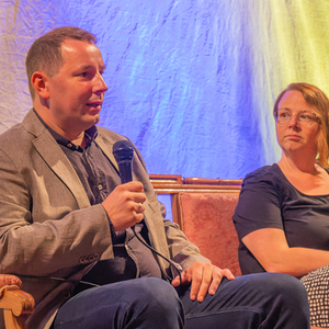 Dankefest im Pfarrsaal Kirchdorf an der Krems, Bild vlnr: Günter Wolfinger - scheidender Pfarrverwalter, Bernadette Hackl - scheidende Pastoralassistentin 