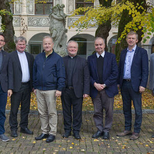 Der neue Vorstand des Priesterrates der Diözese Linz. (V. l.:) Michael Münzner, Bischof Manfred Scheuer, Werner Grad, Generalvikar Severin Lederhilger, Johann Gmeiner, Slawomir Dadas, Vitus Glira.