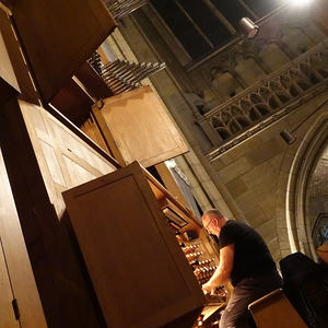 Wolfgang Kreuzhuber an der Rudigierorgel bei „Bitte den Bach!“