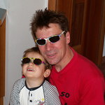 Vater Karl und Sohn Lorenz mit Sonnenbrille