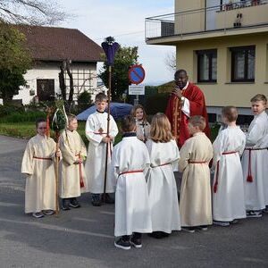 Palmweihe vor dem Pfarrheim