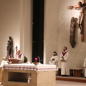 Adventfeier mit Genuss-standln in St. Quirinus