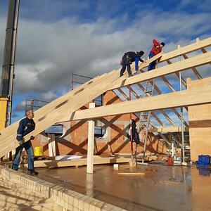 Abriss und Aufbau Pfarrheim Ostermiething