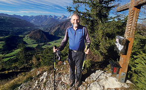 Pfarrer Gerhard Hackl wandert jeden Tag auf einen Berggipfel. Die Kirchenzeitung begleitete ihn auf einer seiner Lieblingstouren auf den Tamberg im Stodertal.