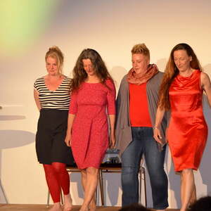 MODENSCHAU und Informationen über ökologisch und fair hergestellte Kleidung 