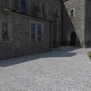 Der nördliche Kirchenvorplatz ist fertig