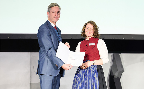 Auszeichnung für KU-Studentin Maria Brader / © Bundesministerium für Bildung, Wissenschaft und Forschung / Klimpt_Sabine Auszeichnung für KU-Studentin Maria Brader