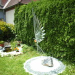   Gartengestaltung mit Skultpur 'Lichtwesen' © Andreas Bürger (andreasbuerger.tumblr.com)                                                             