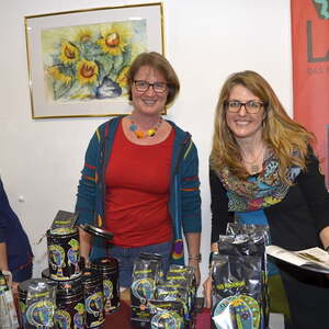 MODENSCHAU und Informationen über ökologisch und fair hergestellte Kleidung 