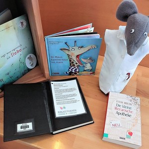 Die Leseglücks-Apotheke in der Bibliothek Roitham