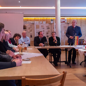 Festsitzung Gemeinderat Kopfing im Geburtshaus von Johann Nepomuk Hauser