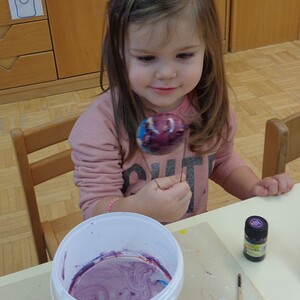 Wir bemalen Eier und gestalten unsere Osternester!