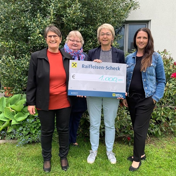 Spendenübergabe KBF an Strickrunde