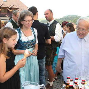 Pfarrer Hansjörg Wimmer, Kaplan Samuel Ogwudile, Frau Klara