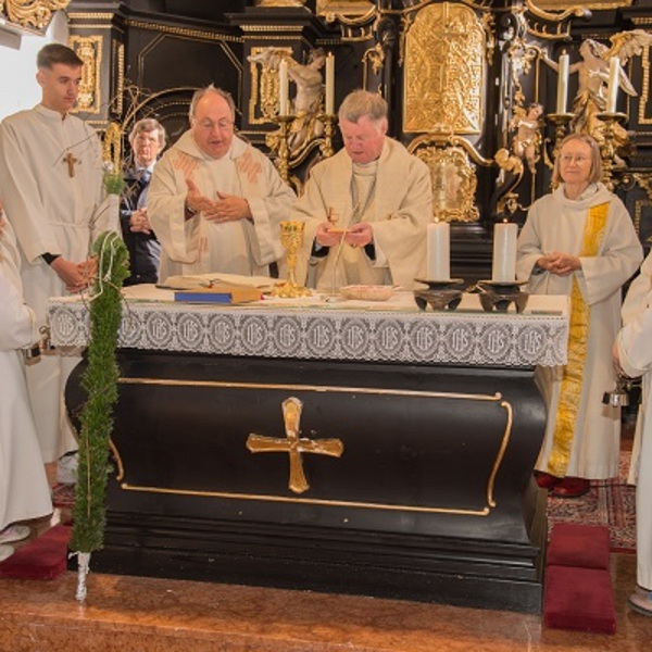 Festgottesdienst und Agape