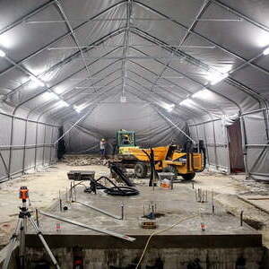 Ein Bagger im Mariendom