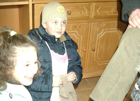 Schuhputzaktion der Ministranten für Kinder in Nicaragua