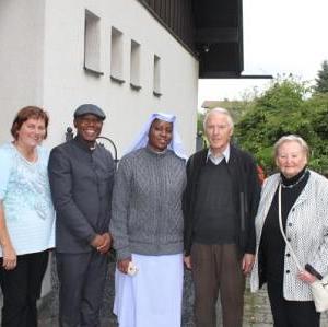 PFass Heidi Schrattenecker, Dr.Obiora Ike, Sr.Clarissa, Pfarrmod. Franz Schobesberger, Marianne Kohlpaintner