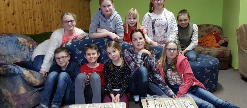 Minis basteln Osterkerzen