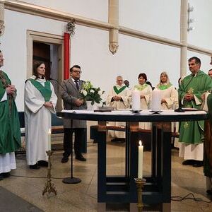 Beim Festgottesdienst bekundeten Pfarrer Abt Reinhold Dessl, Pastoralvorständin Maria Krone und Verwaltungsvorstand Daniel Himsl vor Generalvikar Severin Lederhilger und der versammelten Feiergemeinde ihre Bereitschaft, die Pflichten dieser Ämter auf