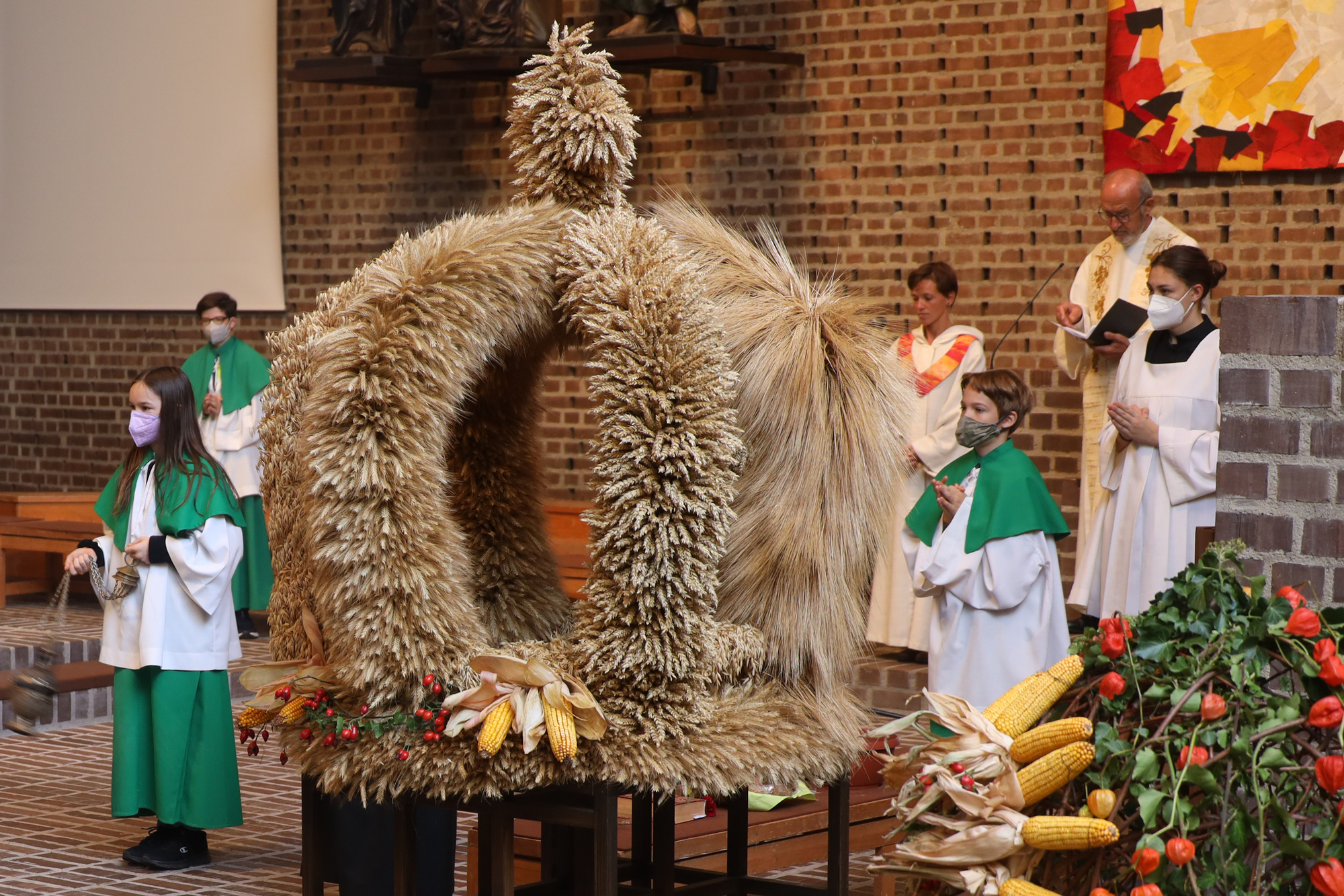 Erntedankkrone in unserer Kirche