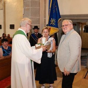 Vertreter des PGR gratulieren