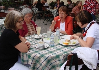 Die Katholische Frauenbewegung besucht das Kloster Gut Aich