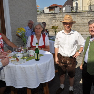 anschließend  Frühschoppen