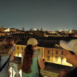 ... gibt es einen sonst ruhigen Garten mit tollem Ausblick bis zur Peterskuppel.