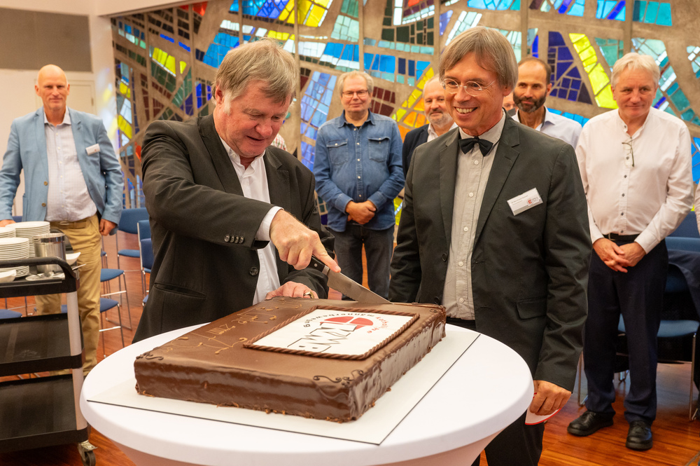 Anschneiden der KMB Geburtstagstorte