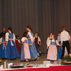 Trachtensonntag mit Ehejubilaren