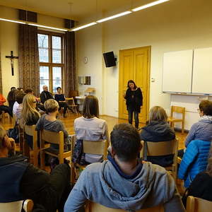 Andrea Latritsch-Karlbauer mit den Studierenden und Lehrenden des Konservatoriums für Kirchenmusik der Diözese Linz
