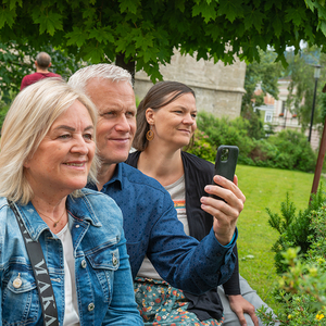 Frühschoppen im Pfarrgarten