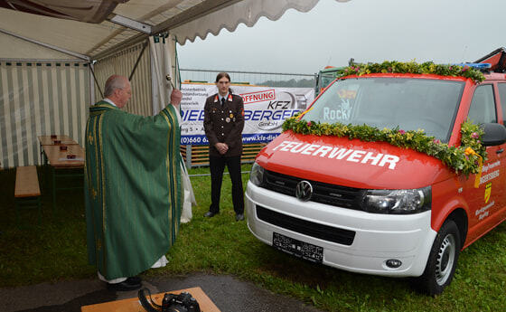 Feldmesse mit Fahrzeugweihe - FF Engertsberg