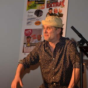  zwei restlos ausverkauften Vorstellungen vor einem begeisterten Publikum im Pfarrzentrum St. Stephanus