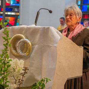 Helga Grössl bei den Fürbitten