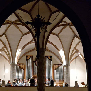 Kirchenchor und Streichorchester