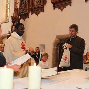 Pfarrer Hansjörg Wimmer, Kaplan Samuel Ogwudile, Frau Klara