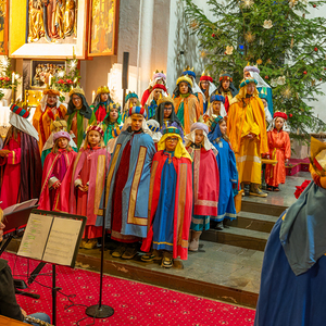 Festlicher Sternsinger-Gottesdienst am Dreikönigstag zum Abschluss der Sternsingeraktion 2024