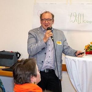 Christoph Lauermann, Leiter der Stabsstelle Pfarrstruktur, gab grundlegende Informationen zur Struktur der zukünftigen Pfarre.