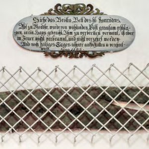 Totenbrett für Abt Konrad II, darüber baroke Inschrift