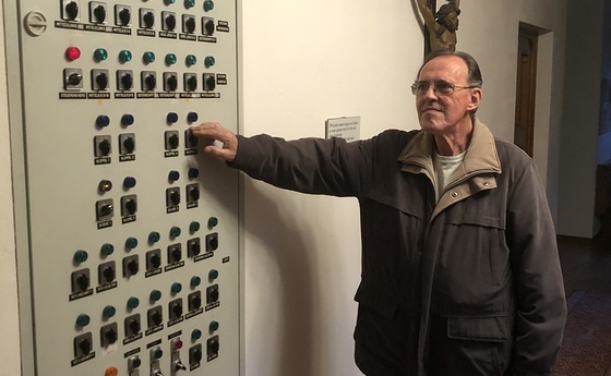 Gerhard Kos beim Läuten