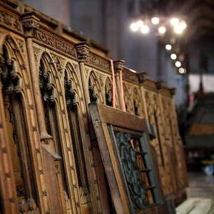 Umbauarbeiten im Mariendom Linz zur Innenraumgestaltung