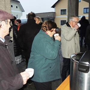 Jahresschlussandacht mit traditioneller Einladung der Pfarrcaritas zum Jahresumtrunk