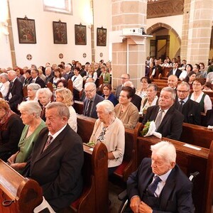 Die Jubelpaare in der Kirche